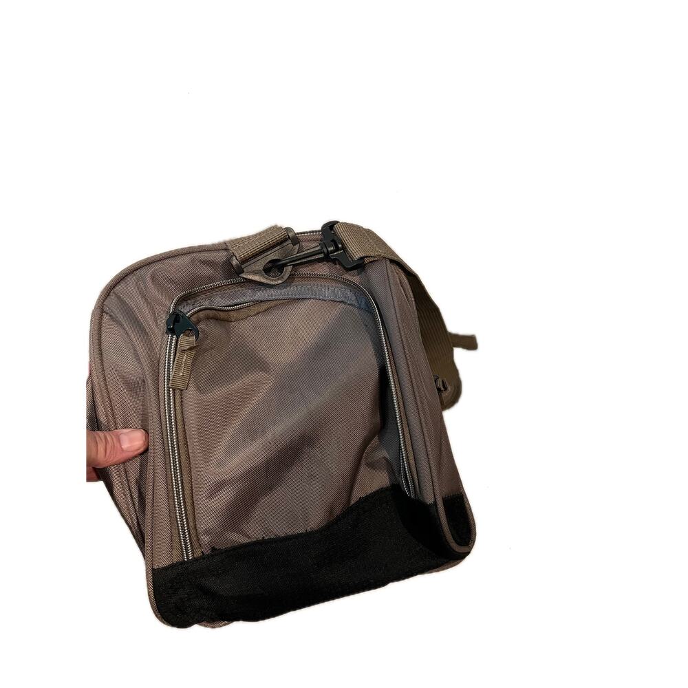 Wrangler 16" Sport & Travel Duffel Beige Black - Picture 6 of 6
